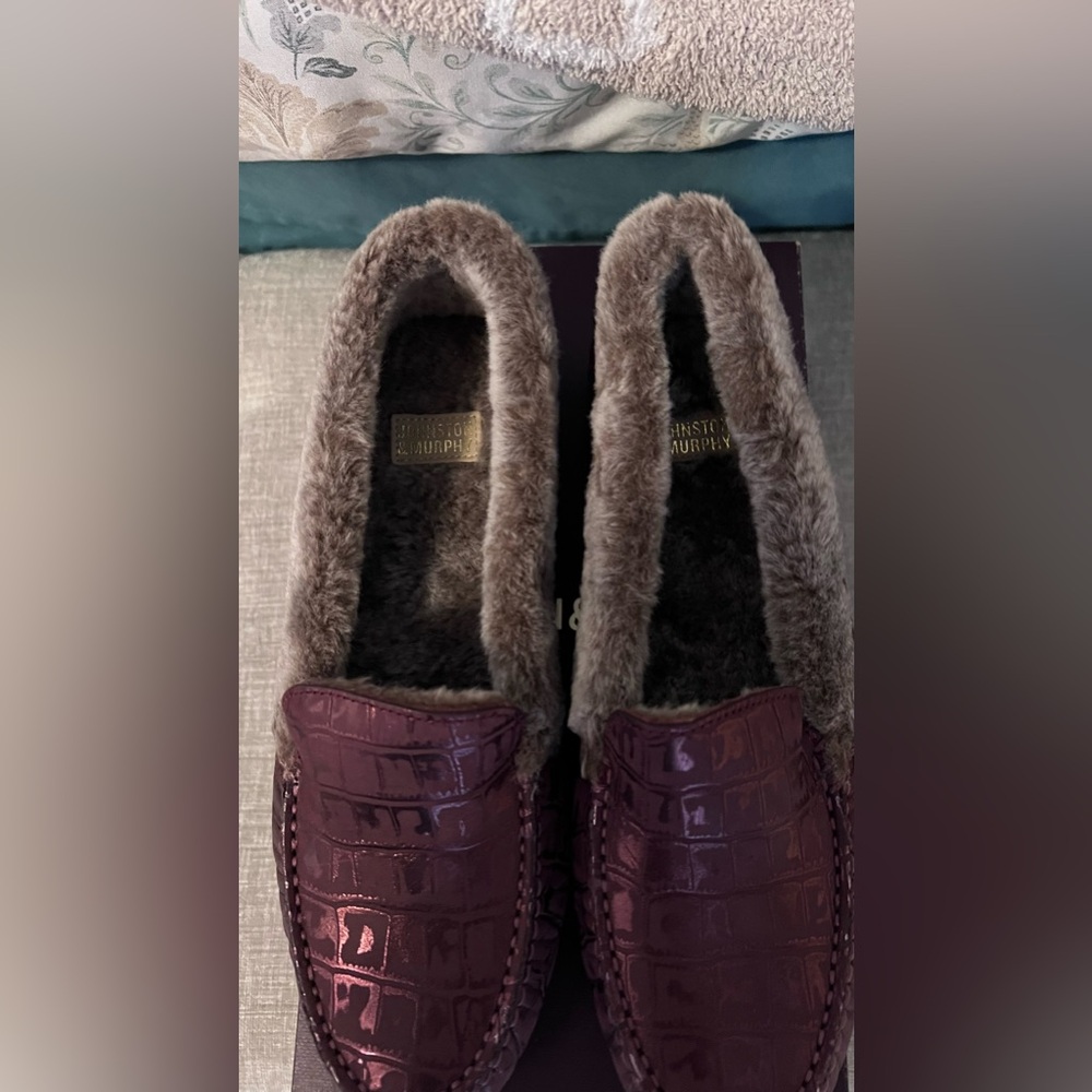 Johnston & Murphy Italian Wine Croc Print Suede, Size 7! - Picture 3 of 6